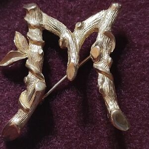 Sarah Coventry "M" Brooch